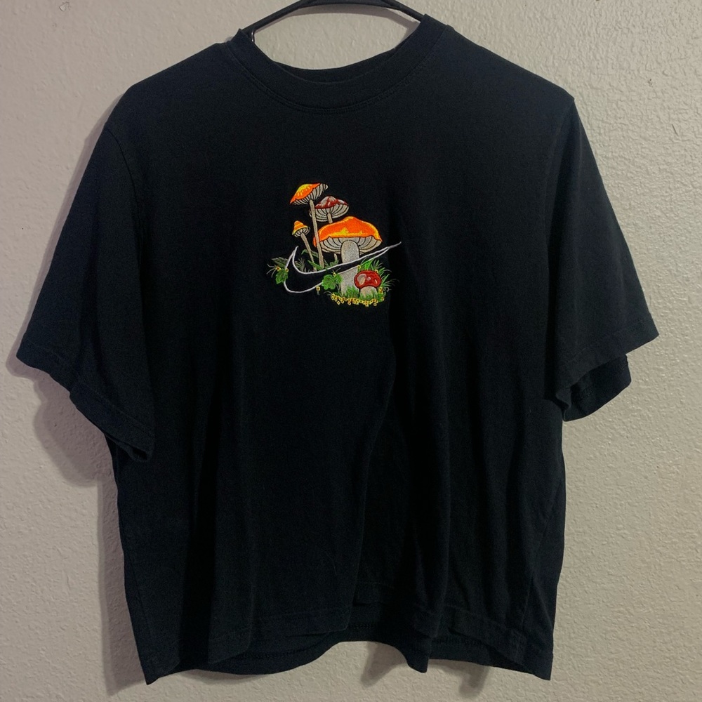 nike tee - Picture 2 of 2